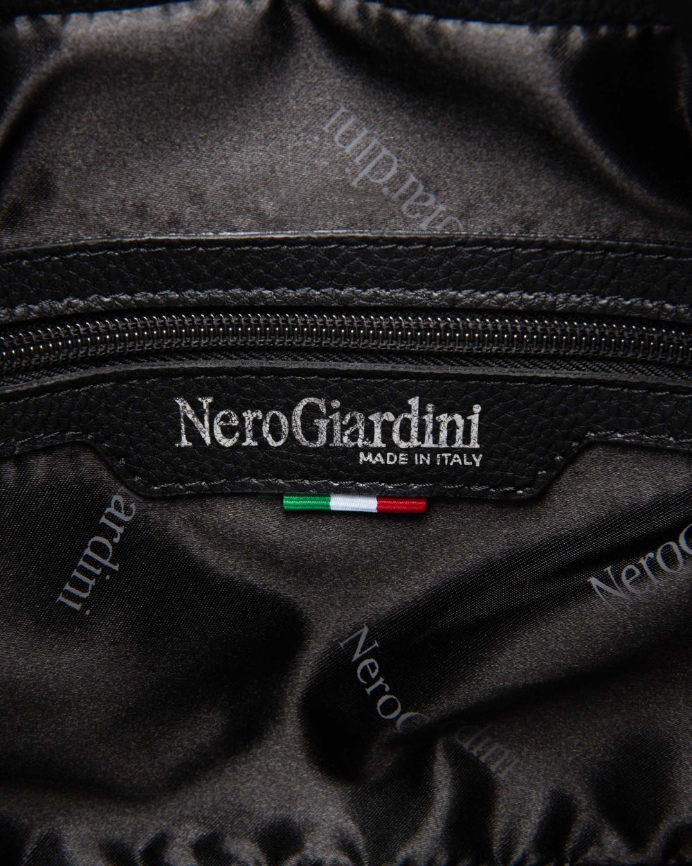 Nero Giardini E543962D Borsa a Secchiello da Donna in Materiale Tecnico