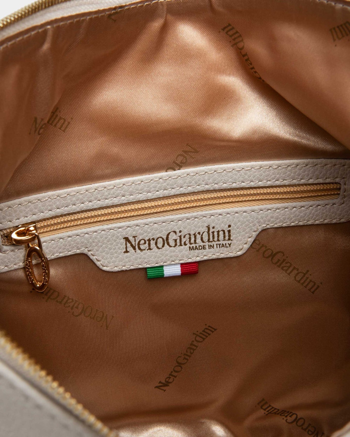 Nero Giardini E443780D borsa a spalla da donna in materiale tecnico latte