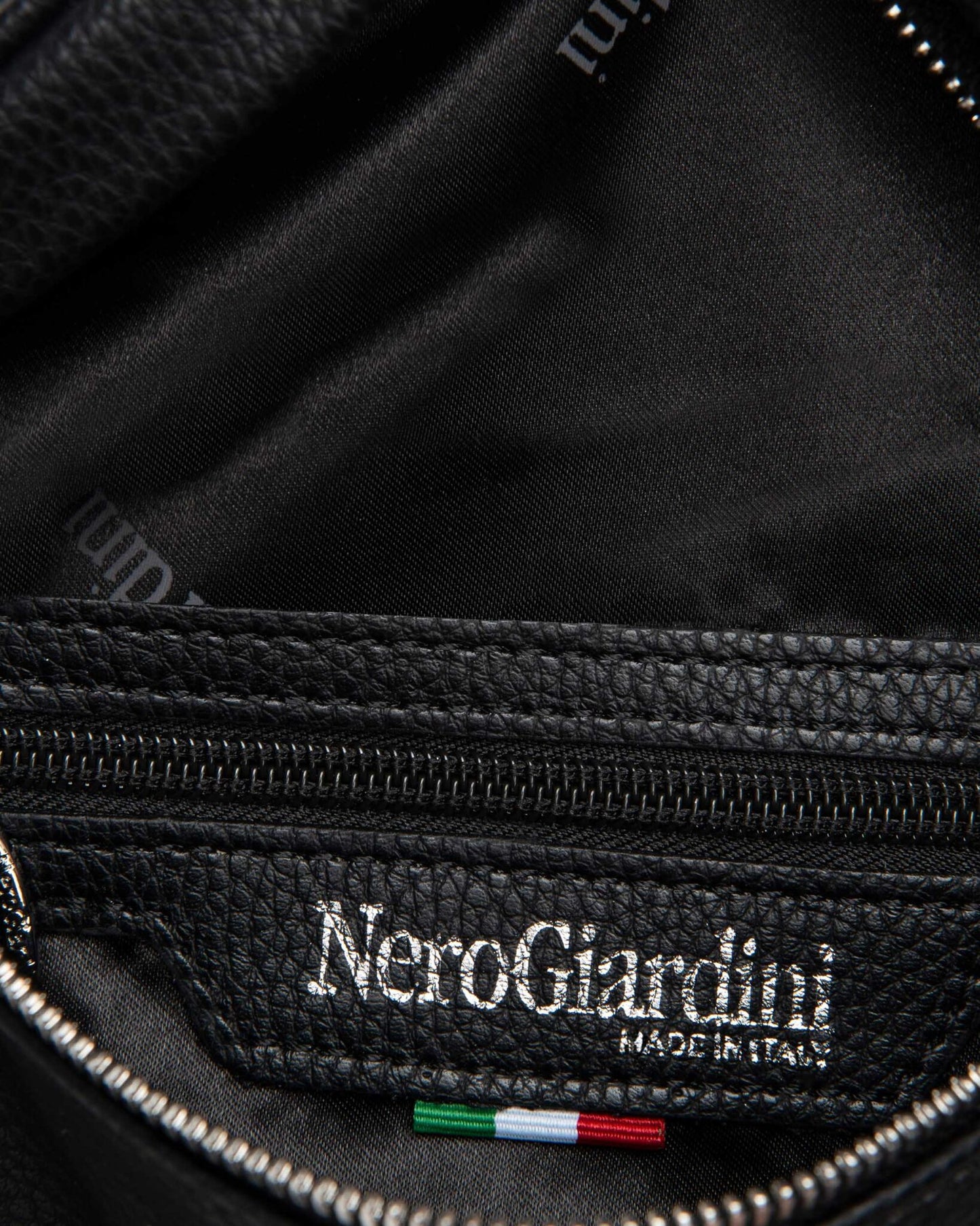 Nero Giardini E443782D borsa a tracolla da donna in materiale tecnico