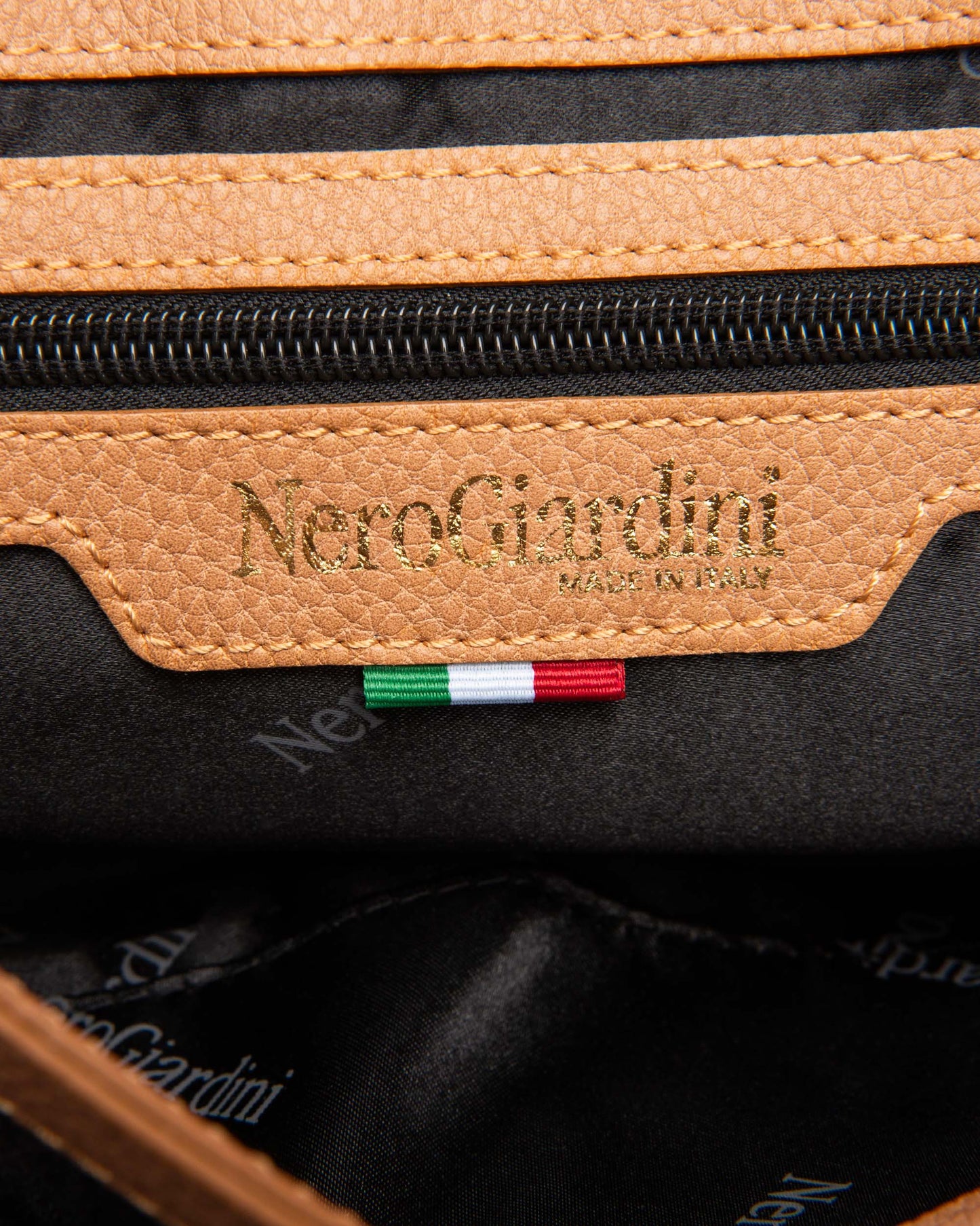 Nero Giardini I443830D Borsa a tracolla da donna in materiale tecnico nero, moro o ecrù