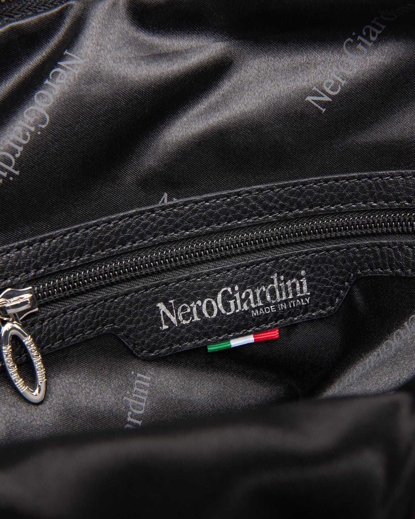 Nero Giardini I443831D Zainetto da donna in materiale tecnico nero, moro o ecrù