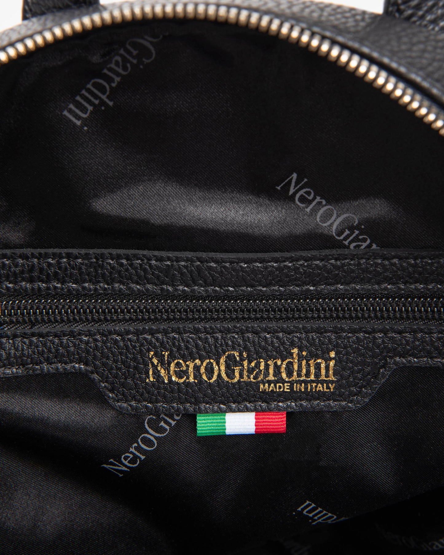 Nero Giardini I443850D Zainetto da donna in materiale tecnico nero