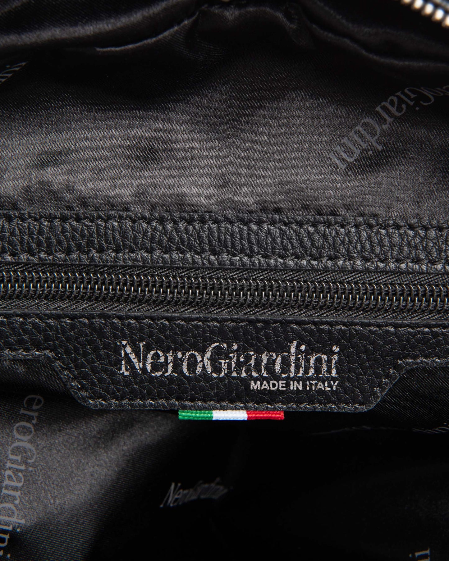 Nero Giardini I443861D Zainetto da donna in materiale tecnico nero o cuoio