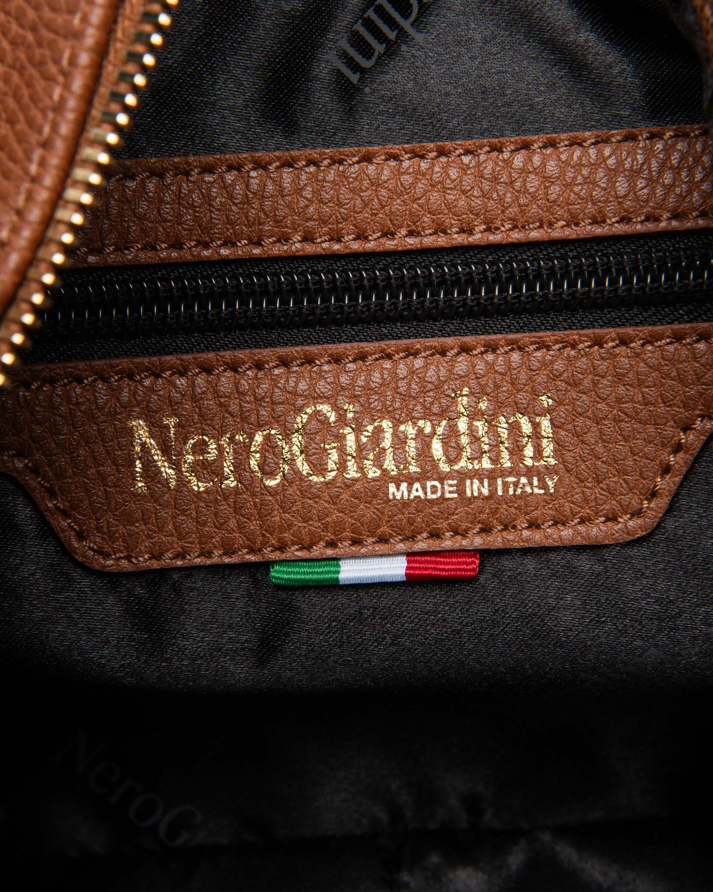 Nero Giardini I443862D Borsa a tracolla da donna in materiale tecnico cuoio o nero