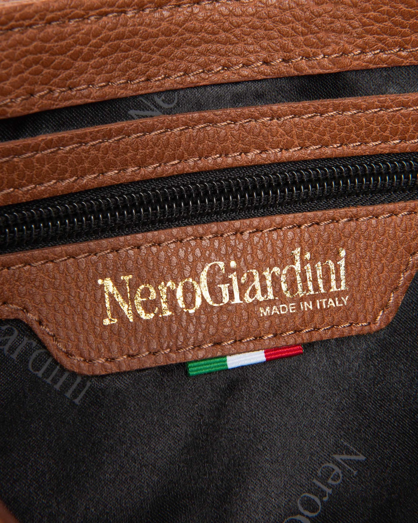 Nero Giardini I443864D Borsa a tracolla da donna in materiale tecnico cuoio o nero